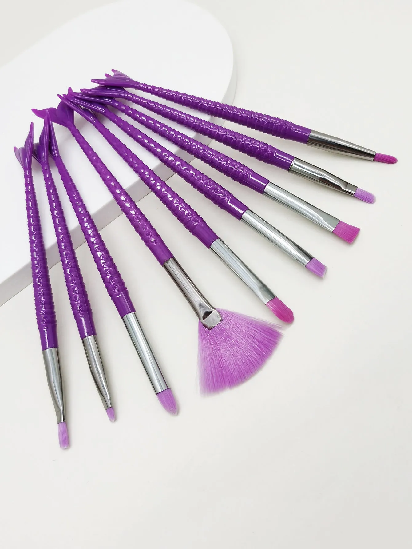 10 Mermaid Makeup Brush Tools