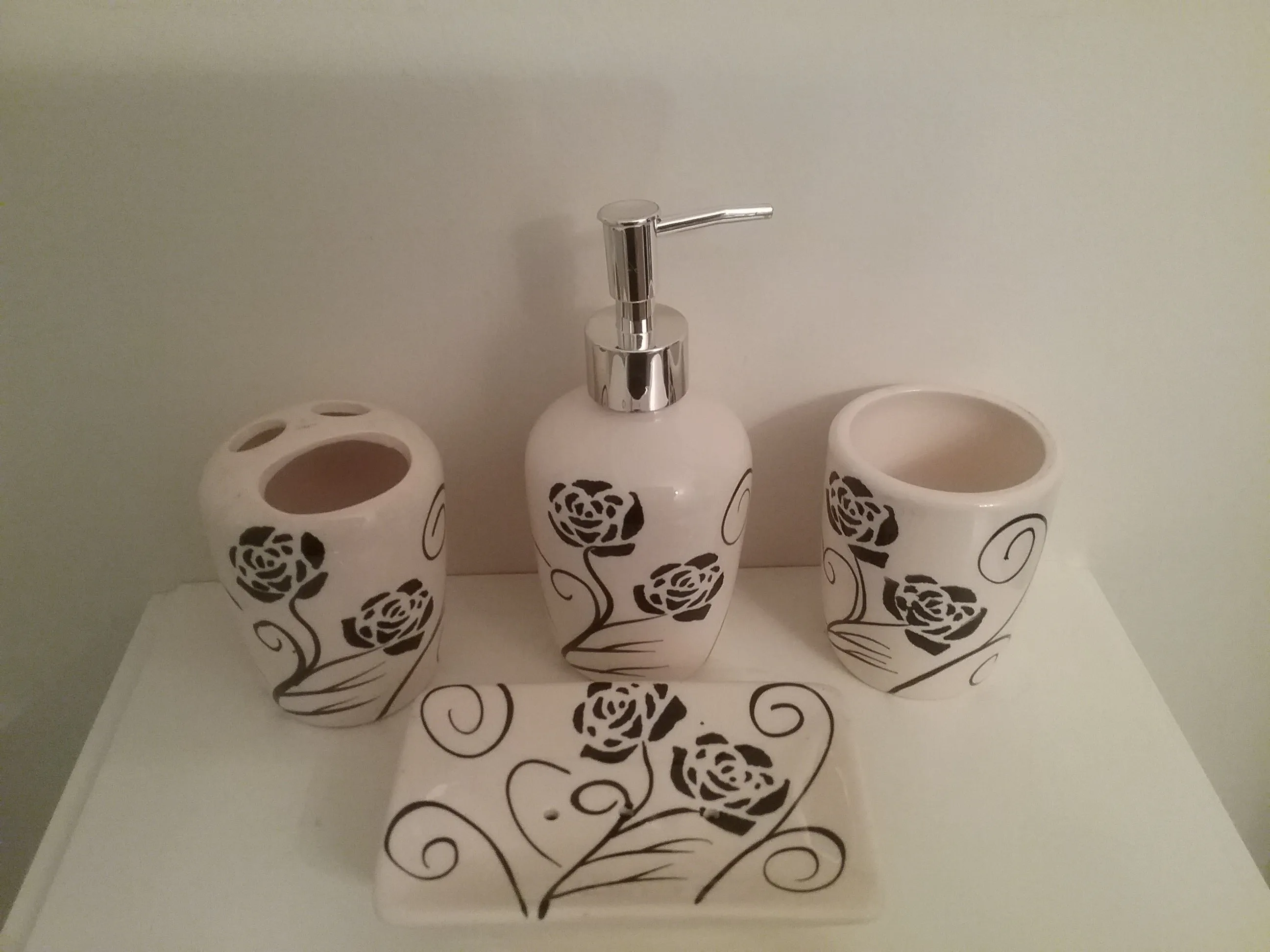 Black Flower Bathroom Accessory Set