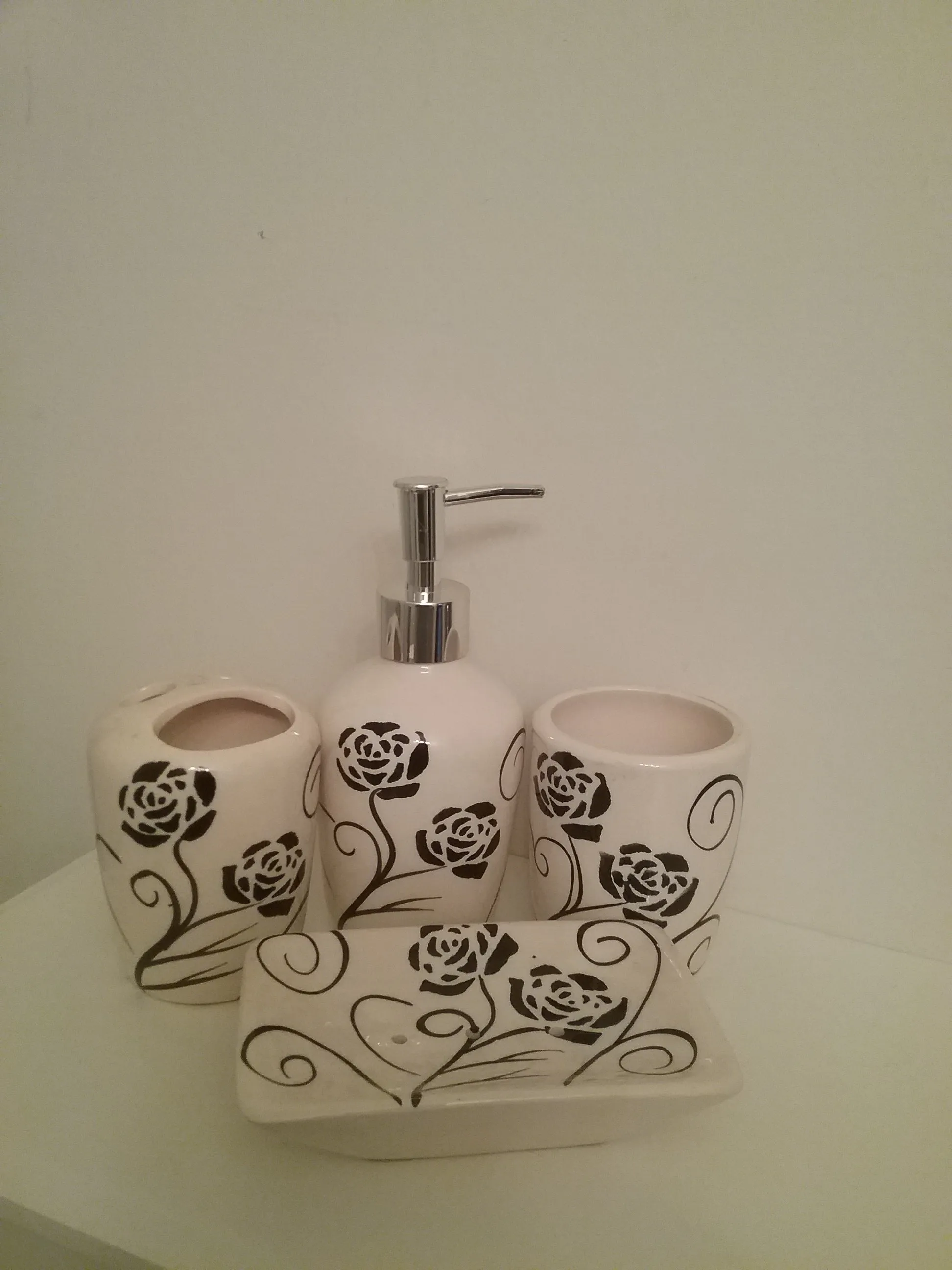 Black Flower Bathroom Accessory Set