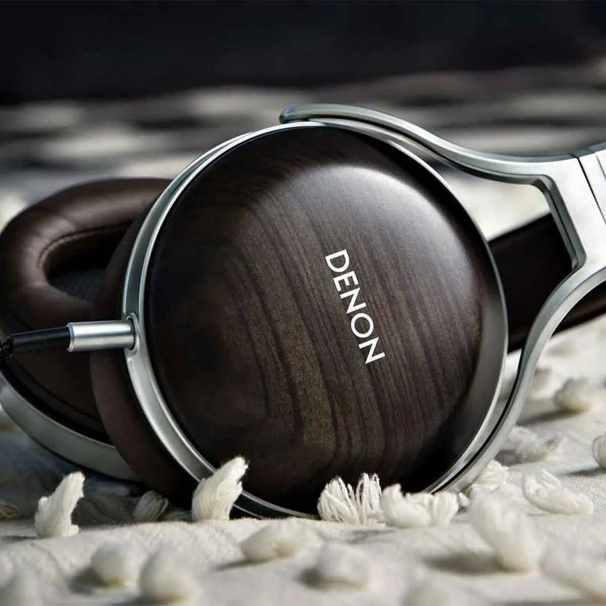 Denon AH-D5200 Closed-Back Headphones