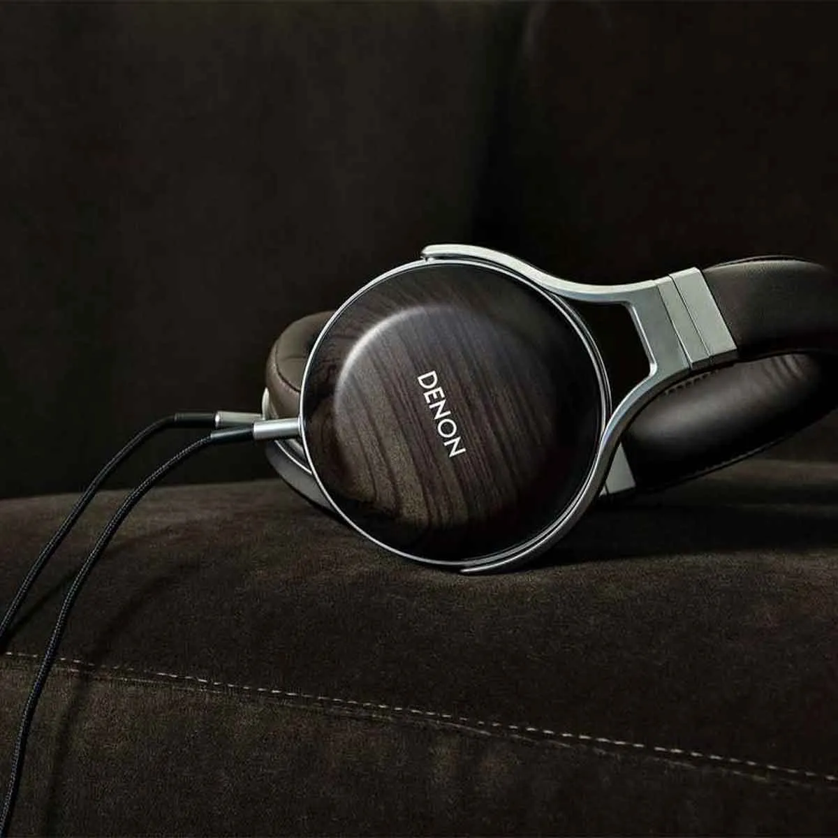 Denon AH-D5200 Closed-Back Headphones