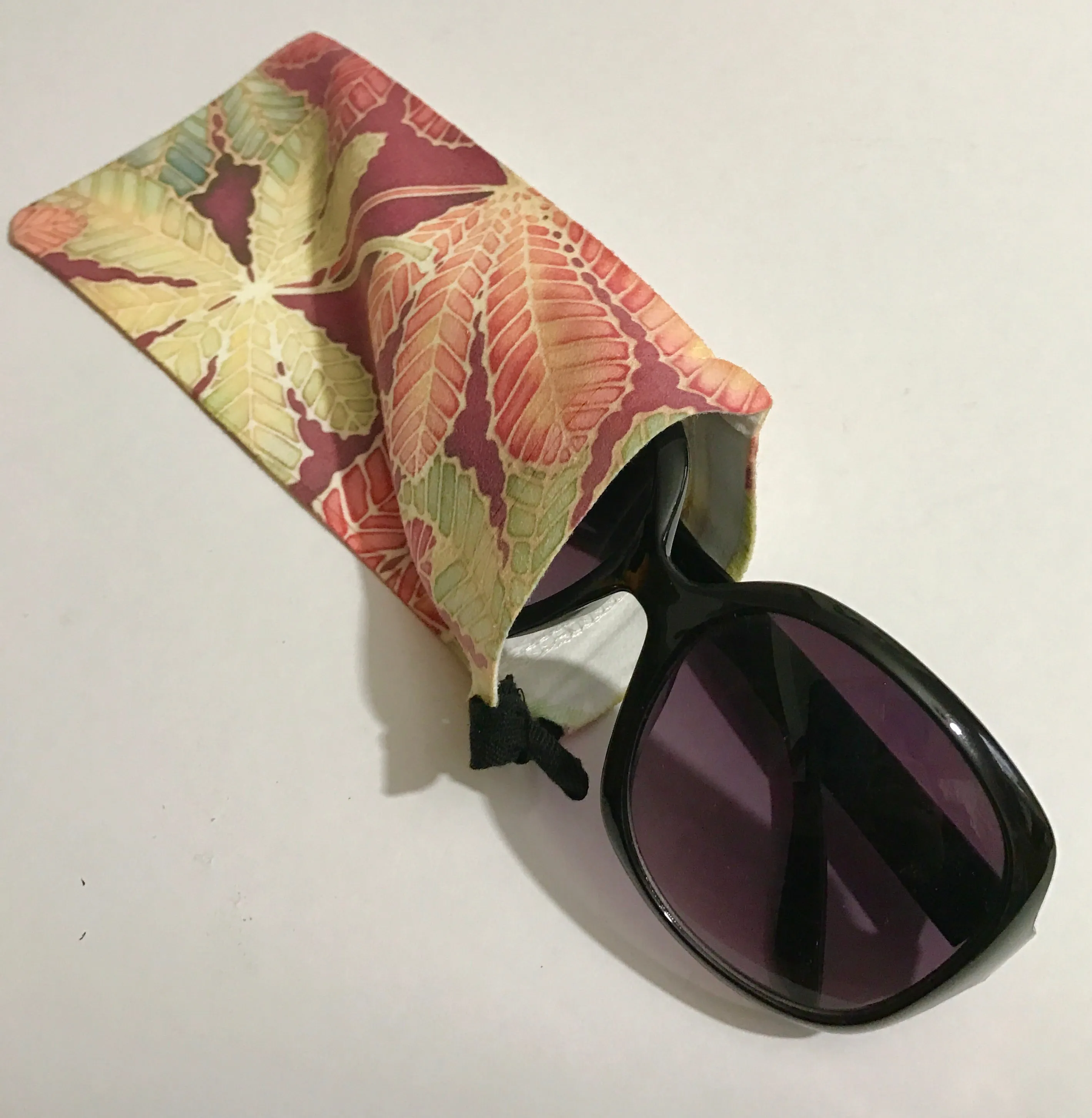 Green Leaf Padded glasses cover - Horse Chestnut Leaves reading or large glasses cover