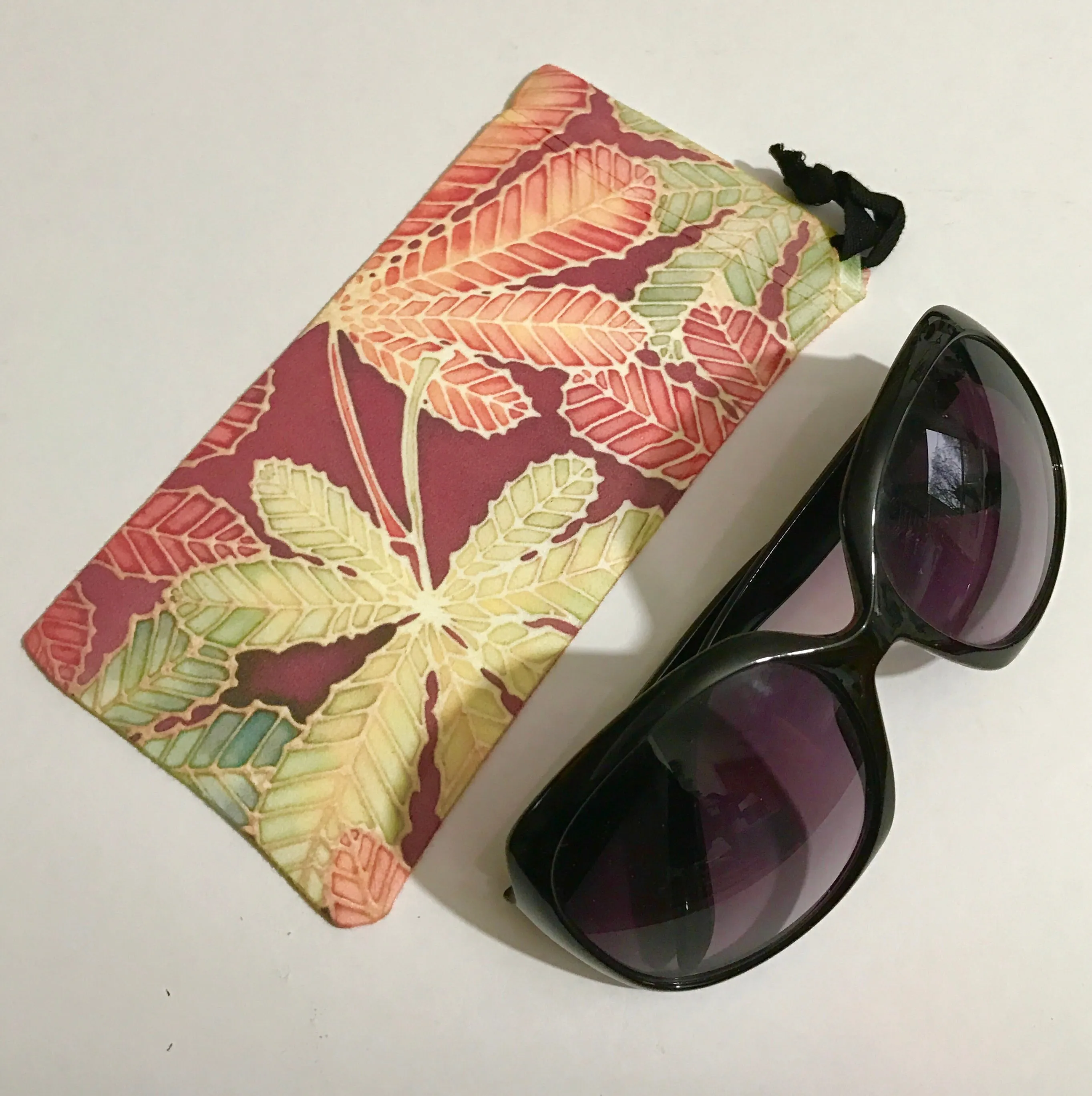 Green Leaf Padded glasses cover - Horse Chestnut Leaves reading or large glasses cover