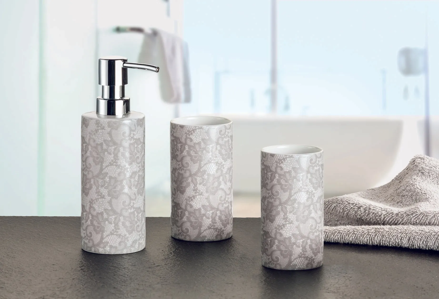 Lace Effect Porcelain Bathroom Accessories