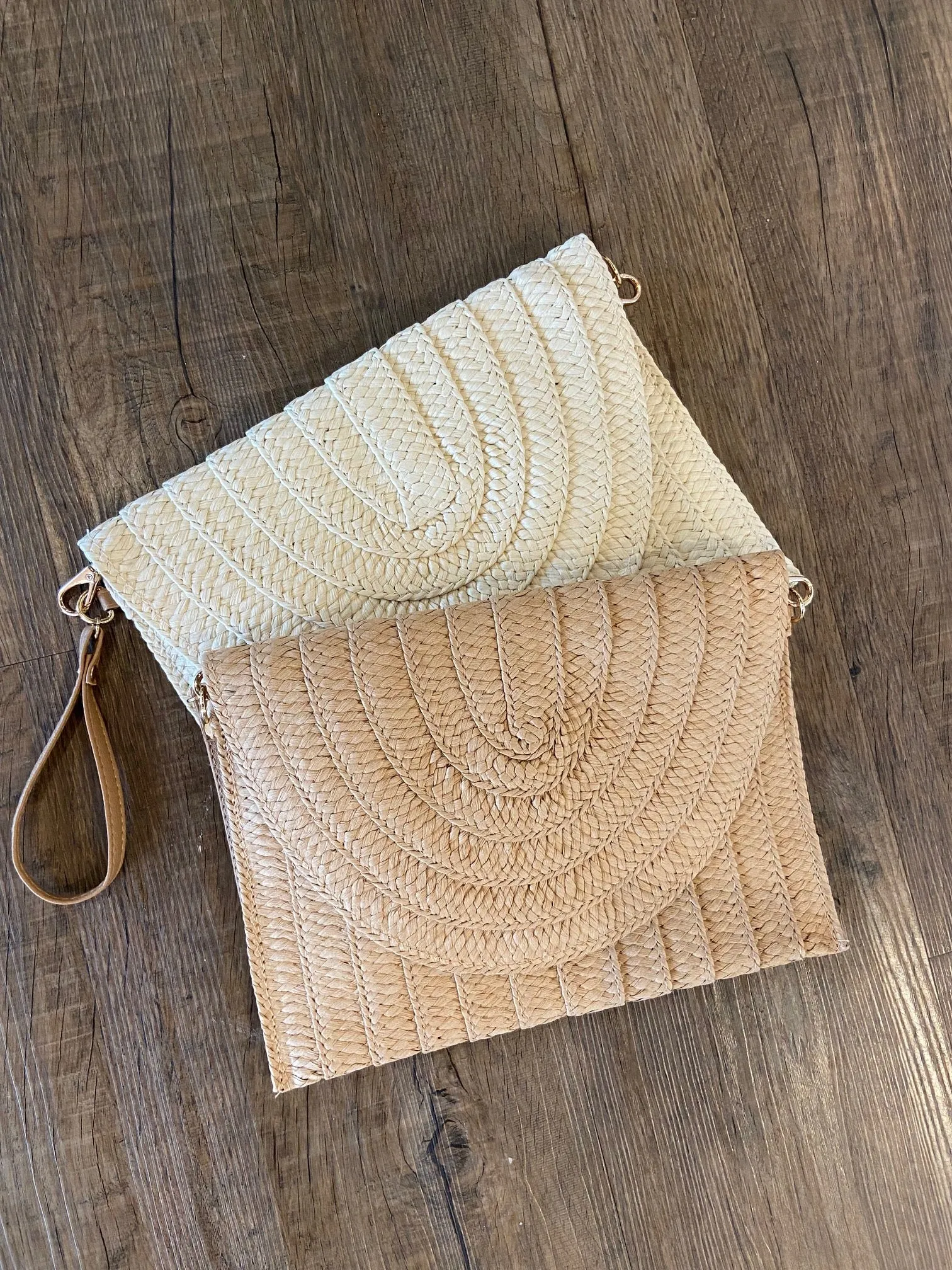 Straw Clutch with strap in natural